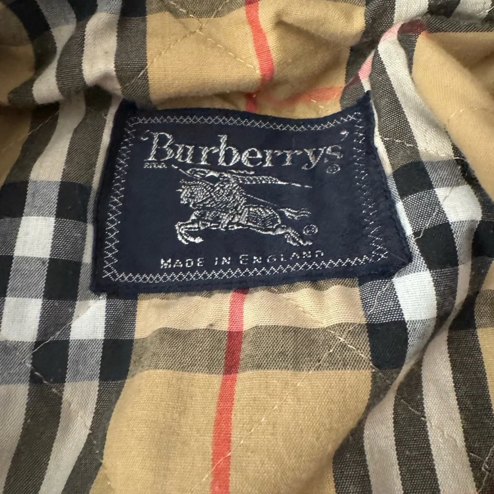 Burberrys® Beige Tan Check Lined Coat Label Detail - Picture 4 of 5